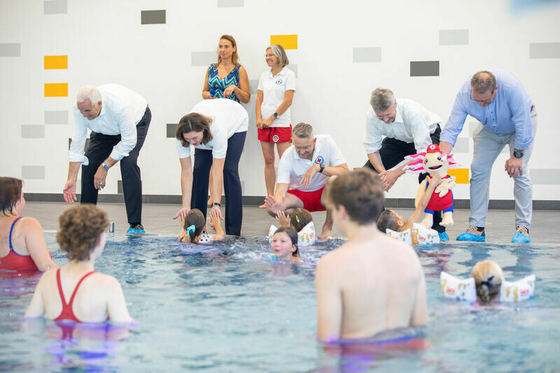 BAYERN SCHWIMMT 2022 Kampagnenauftakt Hallenbad Geretsried