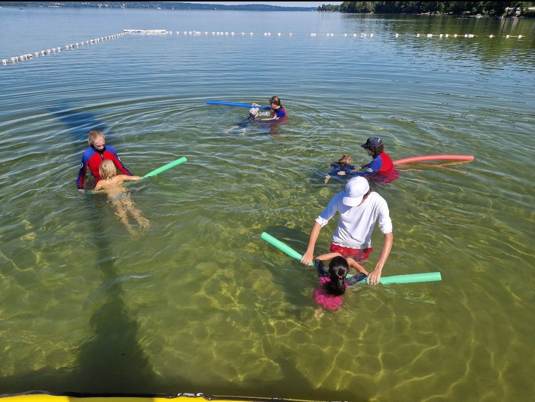 Schwimmenlernen am See